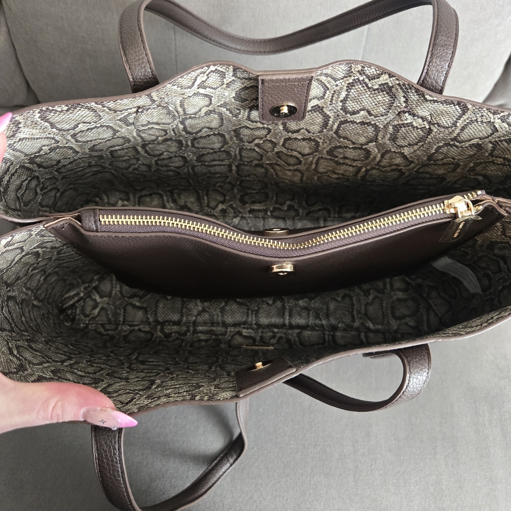 NWOT Tote Bag and Matching Wallet - Picture 3 of 5